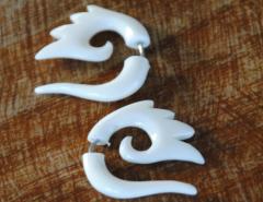 9920445 Bone earrings